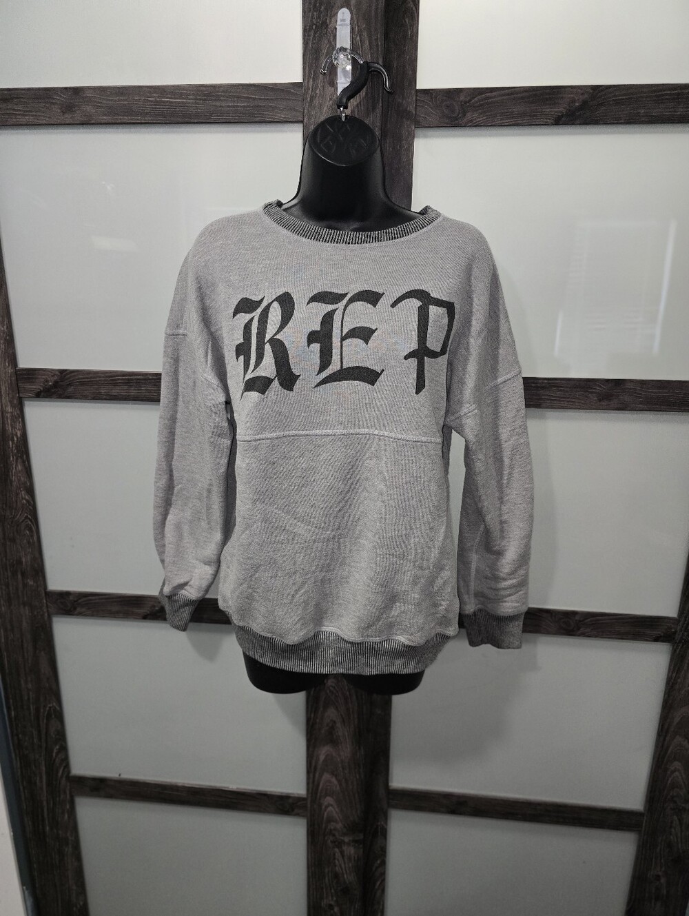 Taylor Swift Reputation Tour Reversible Sweatshirt Sz M